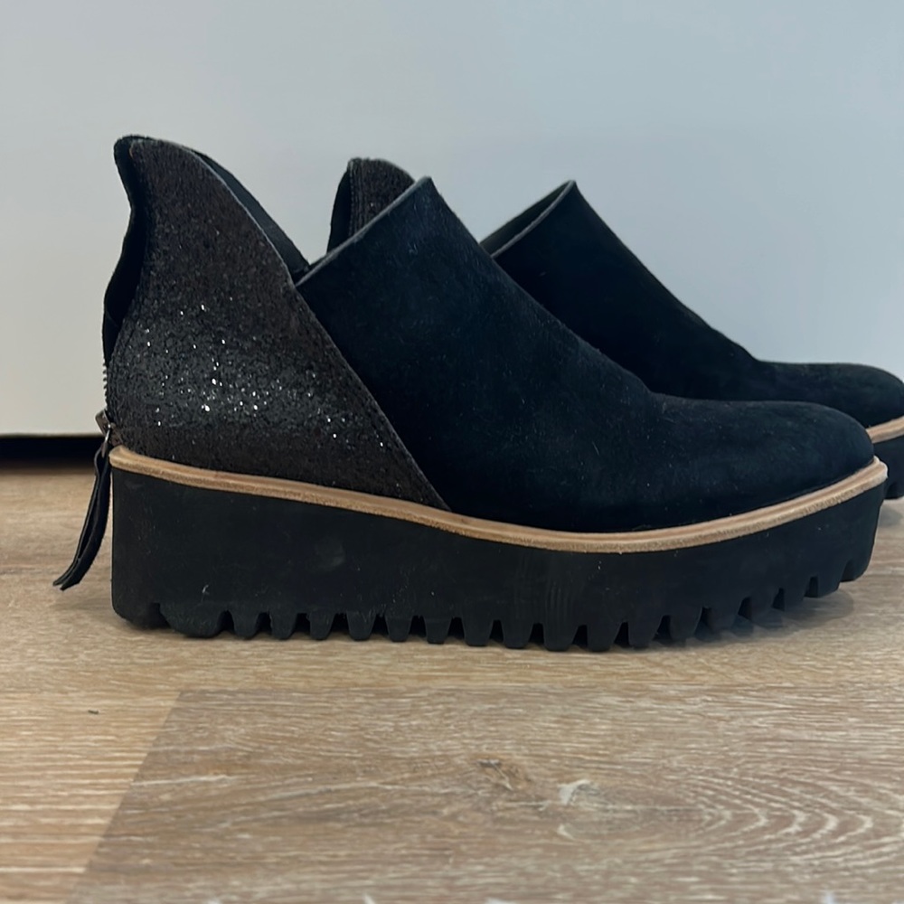 All Black Wedges